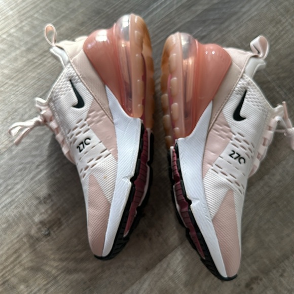 Women’s Nike shoes - Picture 3 of 5